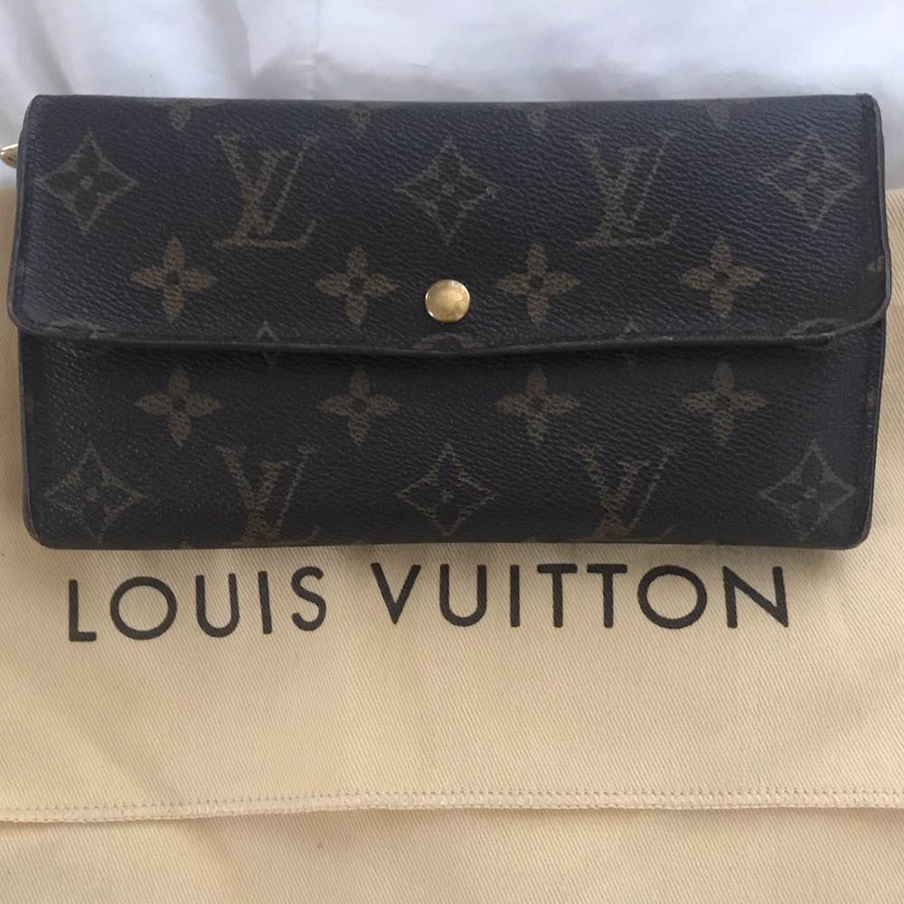Authentic Pre-loved LOUIS VUITTON  Sarah Wallet